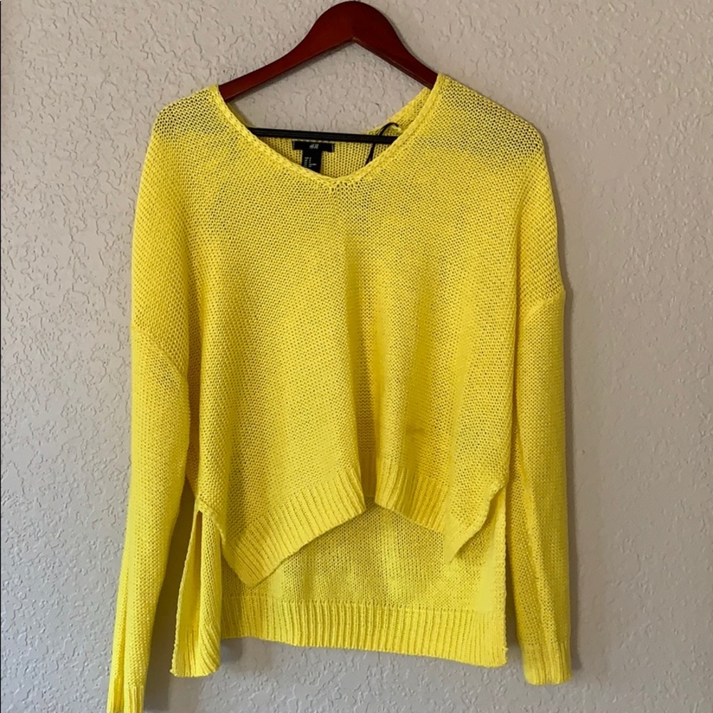 Knit sweater with side cuts